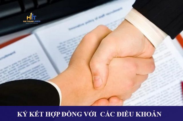 Ký kết hợp đồng giữa bên thuê và bên cho thuê