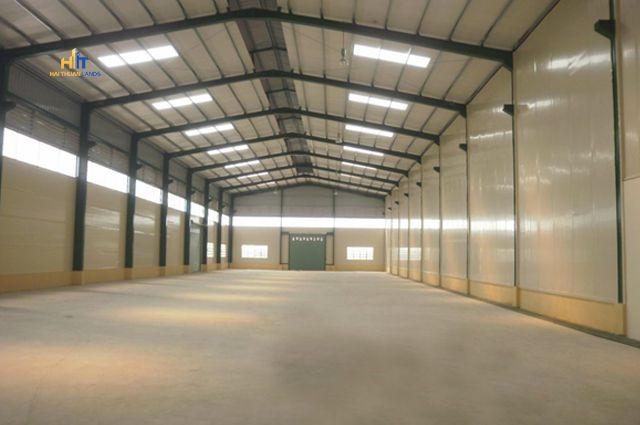 Mẫu nhà xưởng rộng rãi vững chắc để chứa hàng hoá